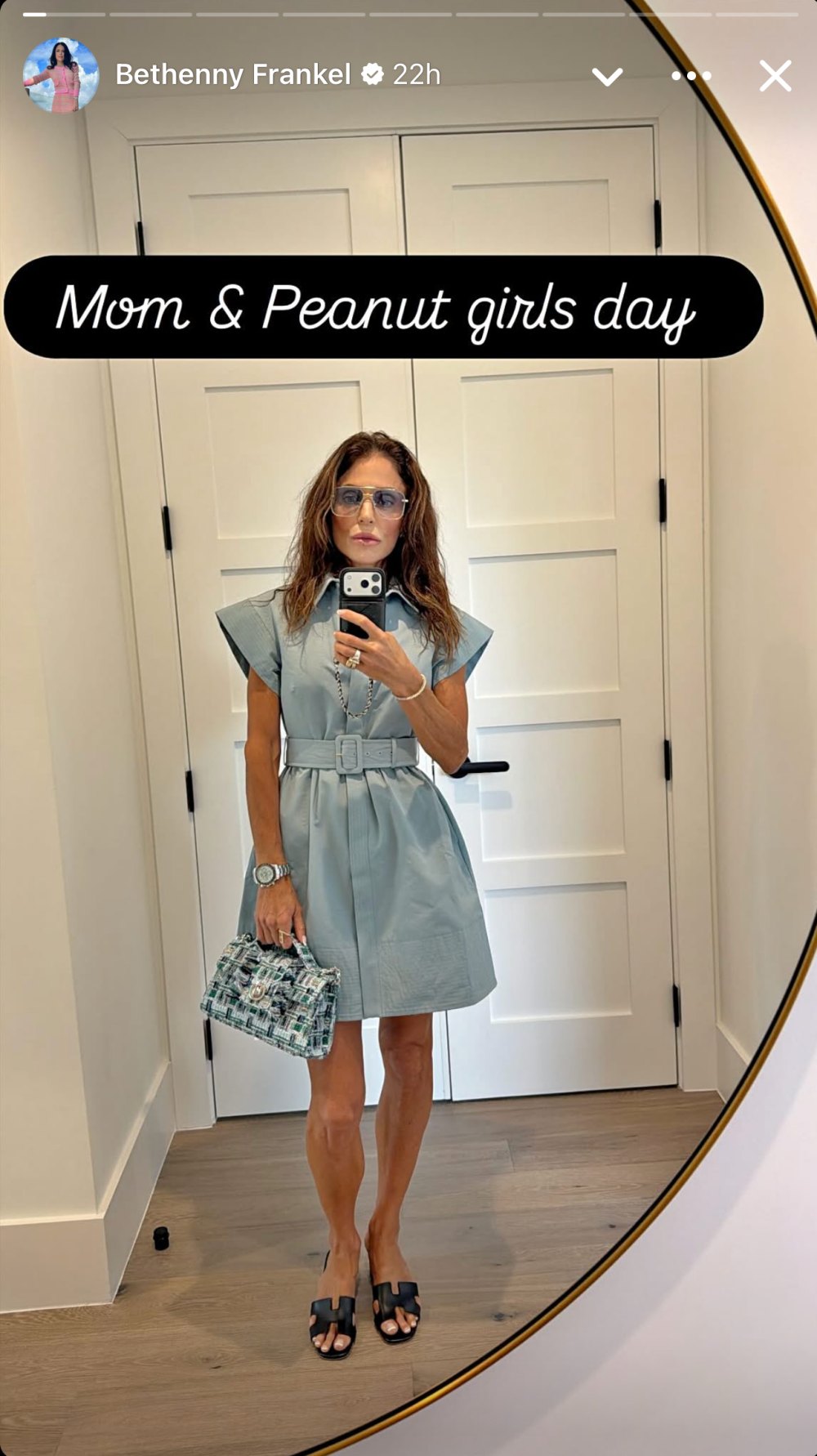 Bethenny Frankel posing in front of mirror selfie on Instagram