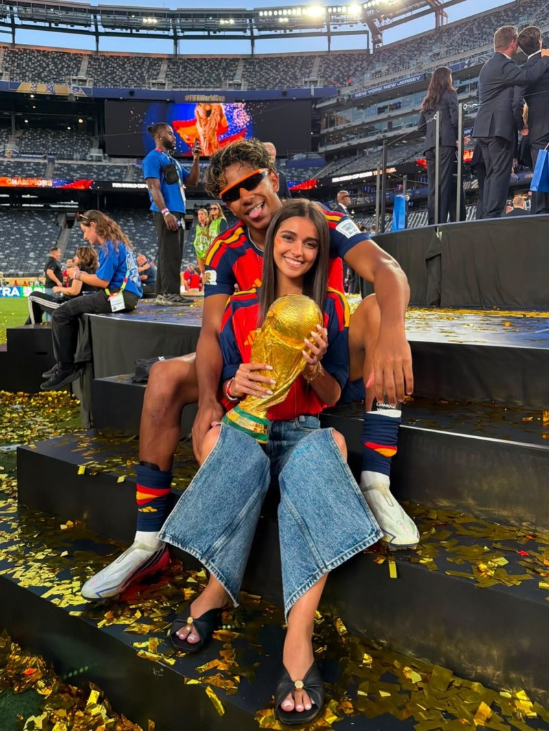 lamine-yamal-s-girlfriend-poses-with-world-cup-trophy
