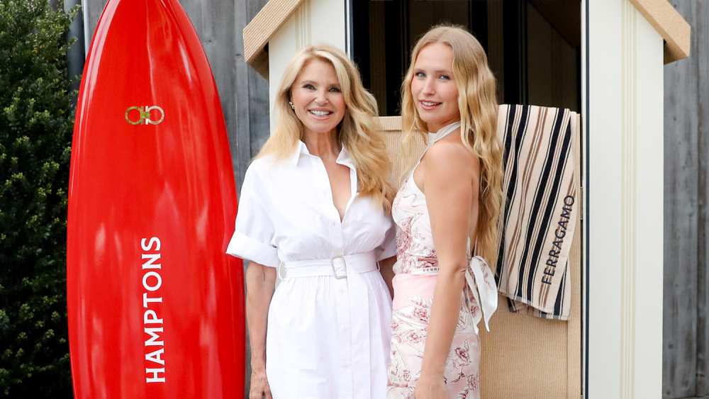 Christie Brinkley a její dcera Sailor jako dvojčata: elegantní večer na módní akci v Hamptonech