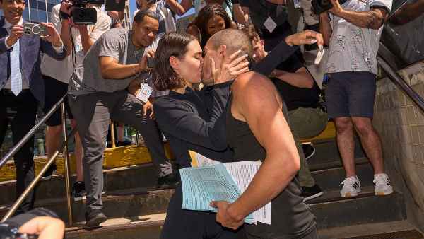 Feature Empire State Building Climbers Appear in Court After Viral Proposal