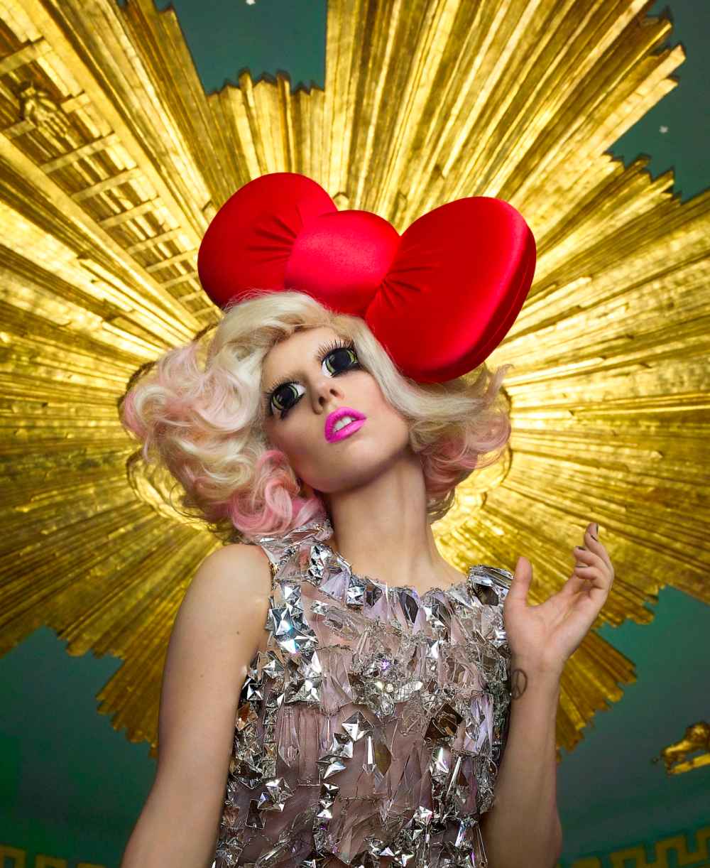 Gaga_KLINKO-35th-anniversary-of-Hello-Kitty.jpg