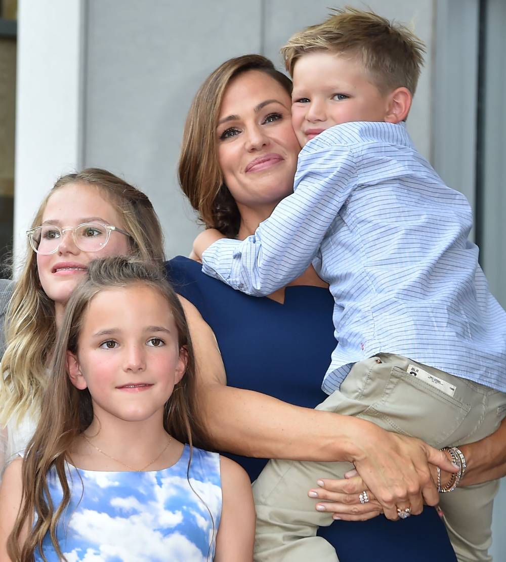 Jennifer Garner Says Paparazzi 'Knocked Over' Kids for Photos of Her Children