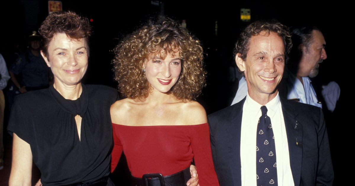 Jennifer Grey’s Mom Jo Wilder’s Cause of Death Revealed as Lung Cancer, Remains Were ‘Scattered at Sea’ (Exclusive) Jennifer Grey’s Mom Jo Wilder’s Cause of Death Revealed as Lung Cancer, Remains Were ‘Scattered at Sea’ (Exclusive)