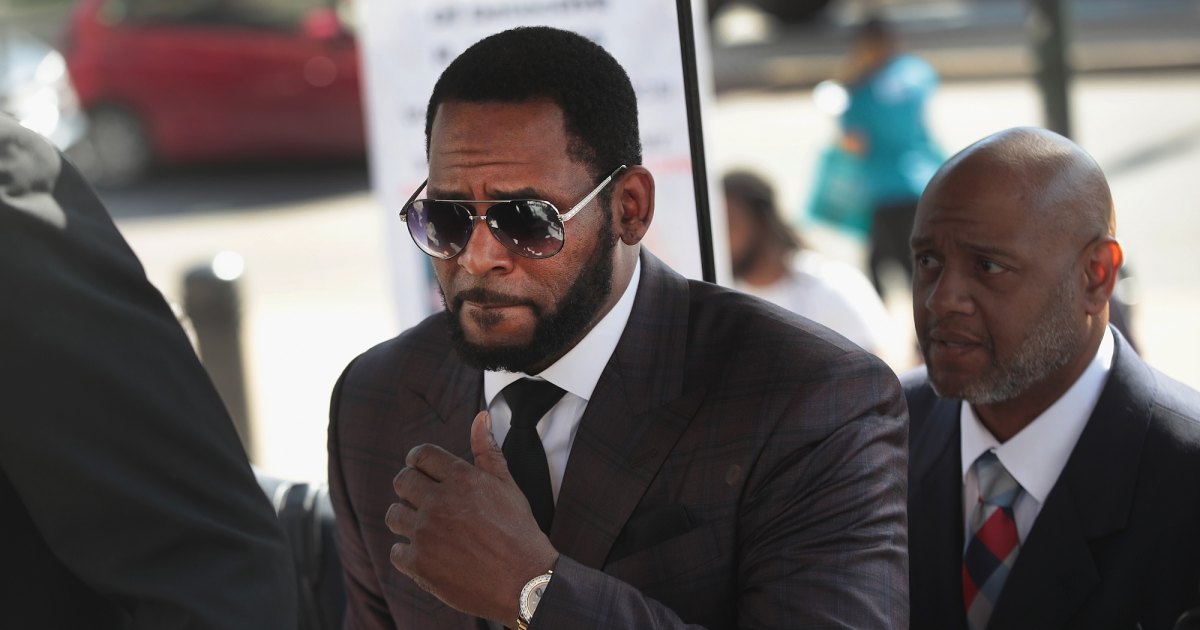R. Kelly Files for Clemency, Asks President Trump to Commute 30-Year Sentence R. Kelly Files for Clemency, Asks President Trump to Commute 30-Year Sentence