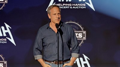 Dirty Jobs' Mike Rowe Sues Discovery for Alleged Unpaid 'Deadliest Catch' Narrating Fees