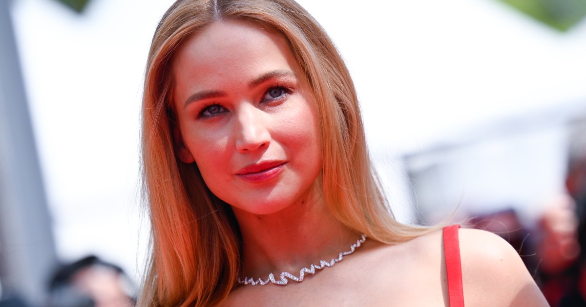 13 Fashion Finds That Drive Jennifer Lawrence's Red-Orange Style 13 Fashion Finds That Drive Jennifer Lawrence's Red-Orange Style