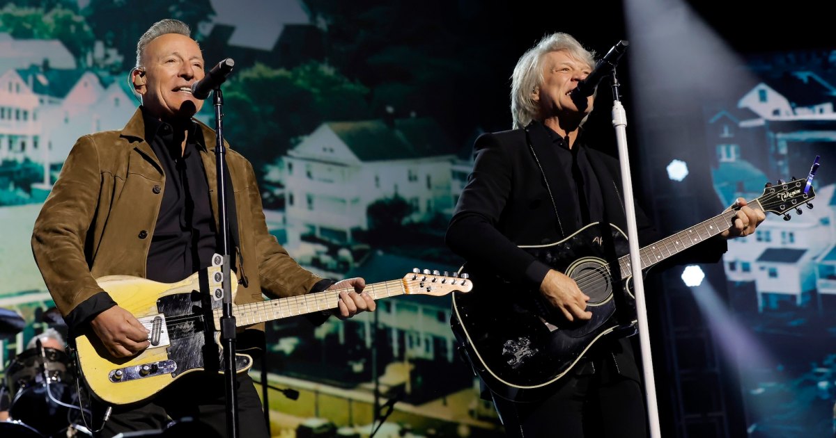 Jon Bon Jovi Returns to MSG Stage After Abruptly Ending Concert, Joined by Bruce Springsteen Jon Bon Jovi Returns to MSG Stage After Abruptly Ending Concert, Joined by Bruce Springsteen