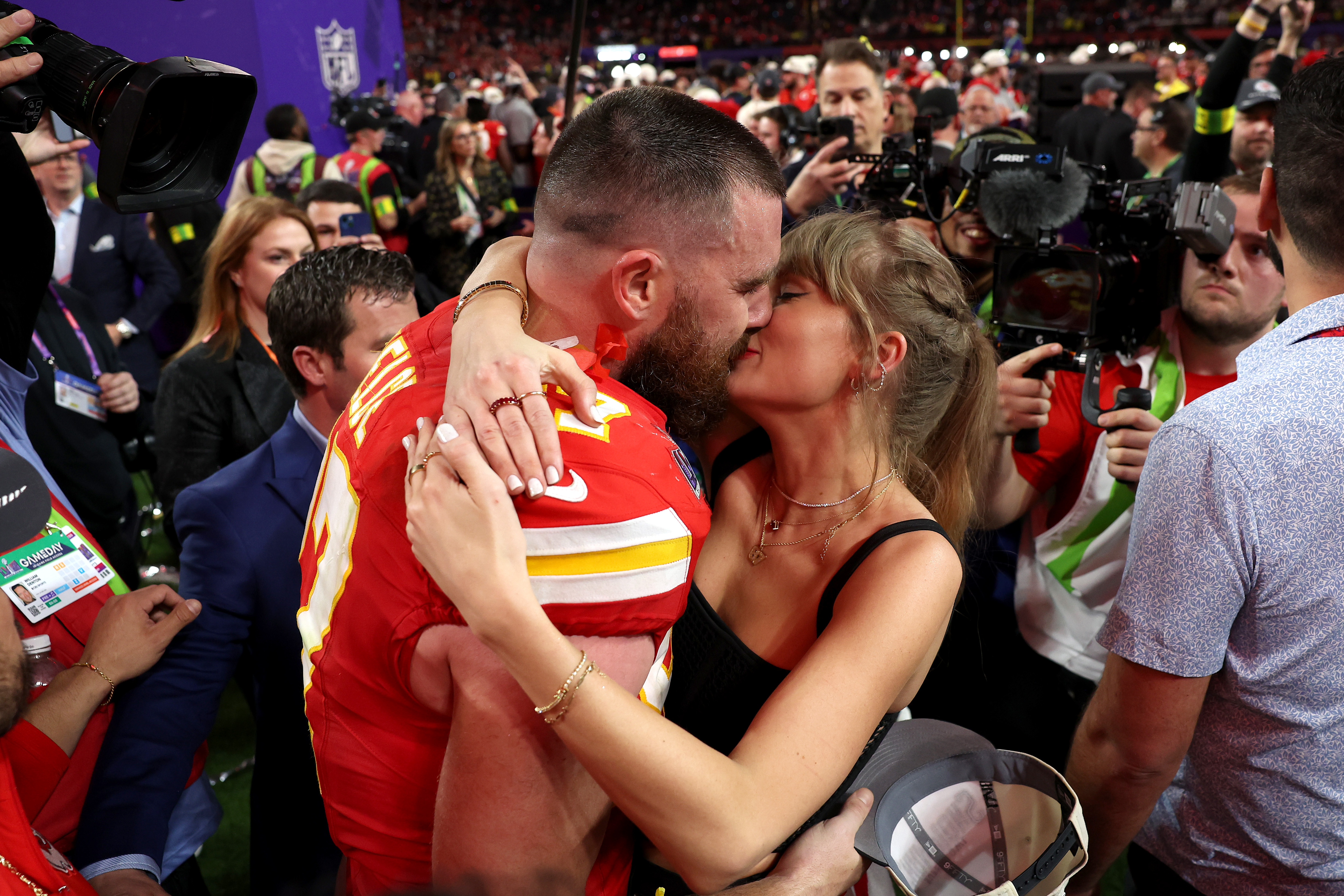 Tavia Hunt, Wife of Chiefs' Owner, Debunks Taylor and Travis Wedding Rumors