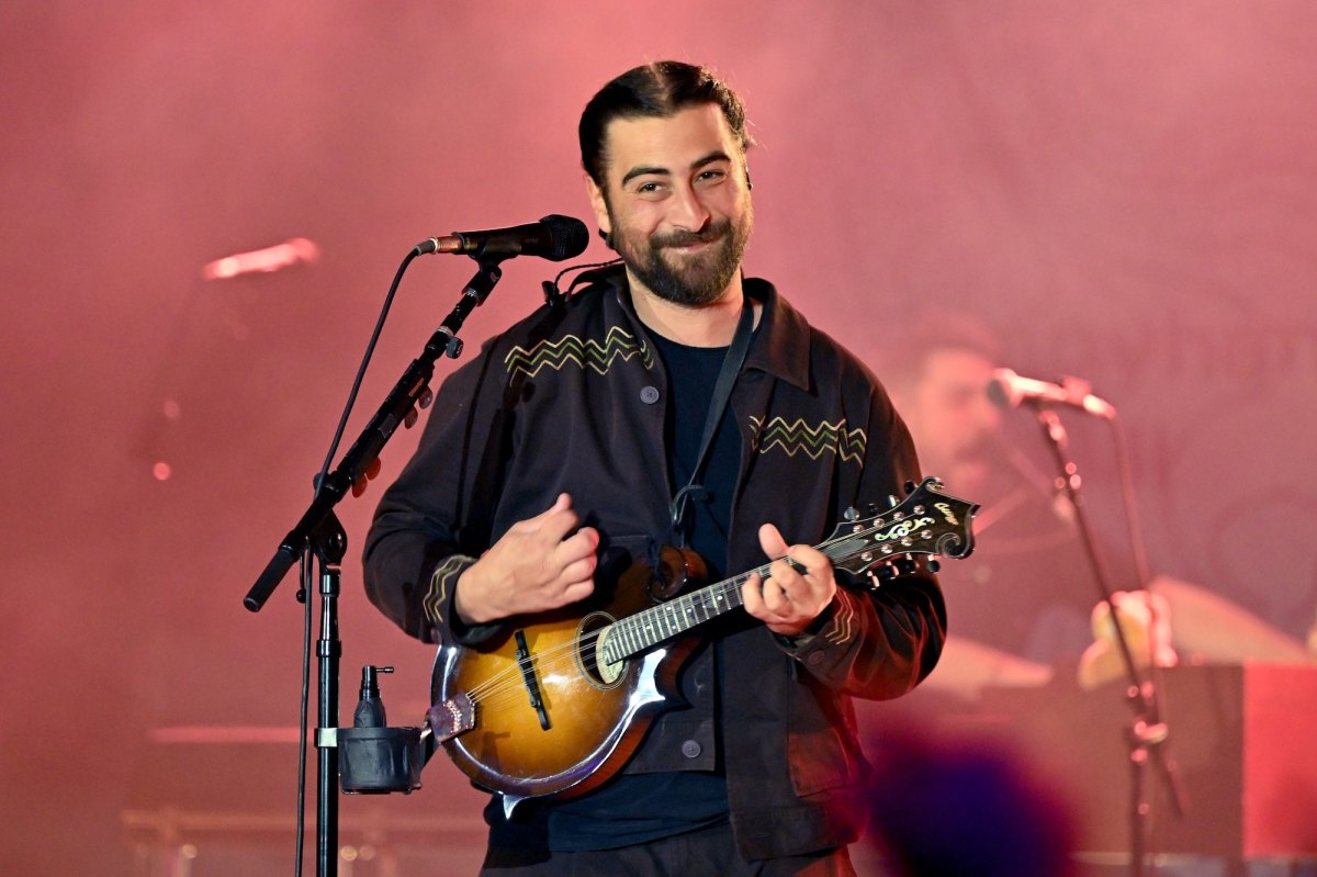 GettyImages-2187136497 noah kahan breaks silence on cancelling show