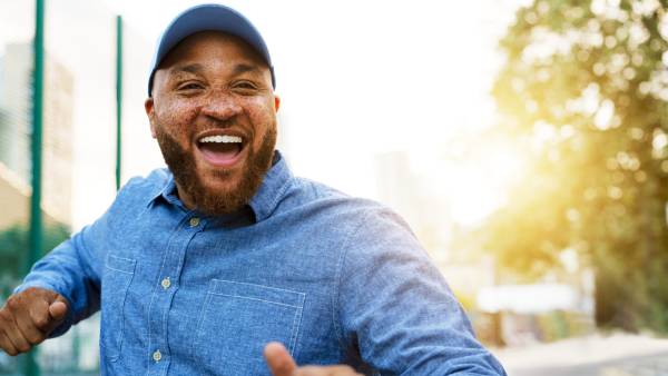 GettyImages-2187331256-ARU-Sonic-Toothbrush-The-One-Bathroom-Upgrade-That-Makes-Everyone-in-the-Family-Brush-Better