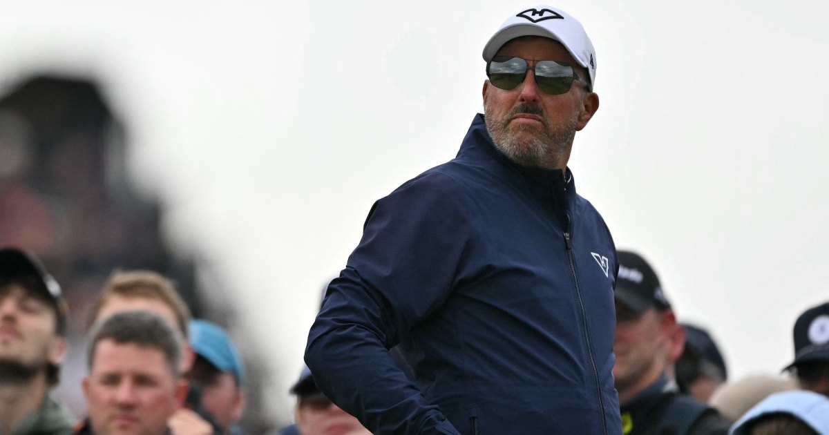 Phil Mickelson Was ‘Restless’ When He Allegedly Started Erratic Behavior, Golfer Responds Phil Mickelson Was ‘Restless’ When He Allegedly Started Erratic Behavior, Golfer Responds