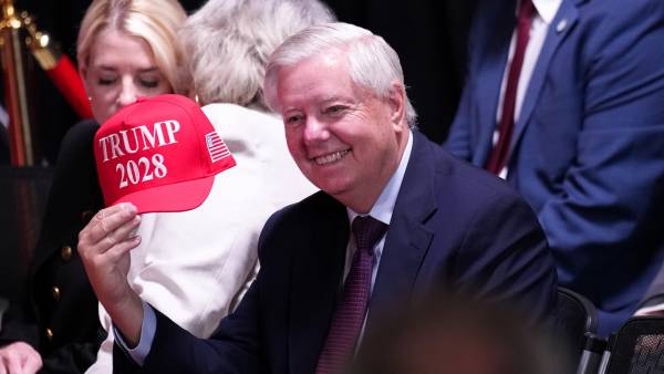 GettyImages-2229959931lindseygrahamiranwar.jpg