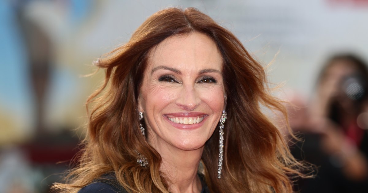 Julia Roberts’ Unexpected Summer Crossbody Color Is the Classiest Alternative to Black Julia Roberts’ Unexpected Summer Crossbody Color Is the Classiest Alternative to Black