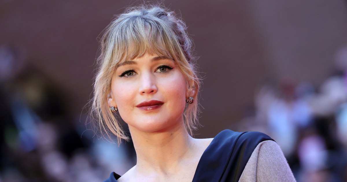 Jennifer Lawrence Played With Pops of This Unexpected Color — And We’re Copying Her Sandals Jennifer Lawrence Played With Pops of This Unexpected Color — And We’re Copying Her Sandals