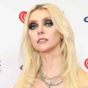 Taylor Momsen Posts Tribute to Her and Kardashians' Former Security Guard