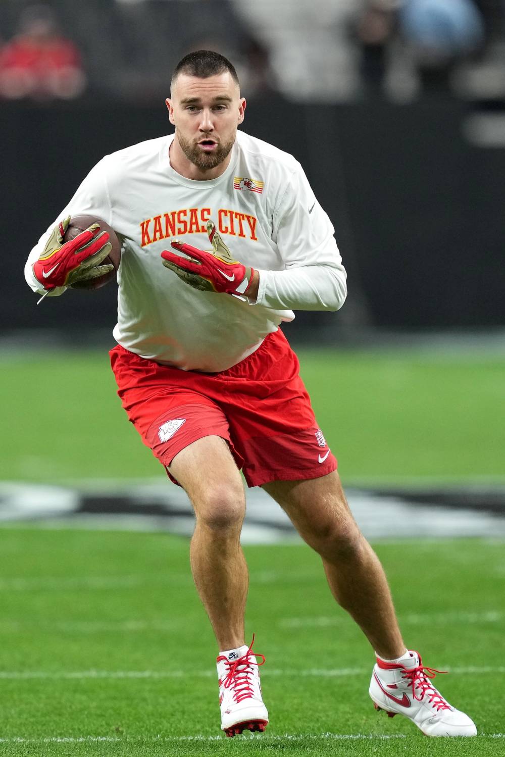 Travis Kelce Arrives to Chiefs Camp for 1st Time After Marrying Taylor Swift