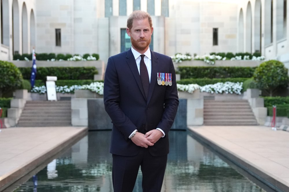 Prince Harry Claims Buckingham Palace Withdrew Invitation to Stay