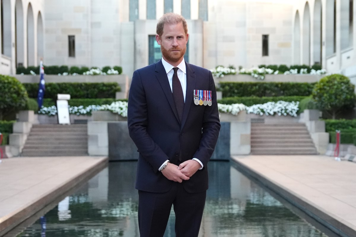Prince Harry Claims Buckingham Palace Withdrew Invitation to Stay