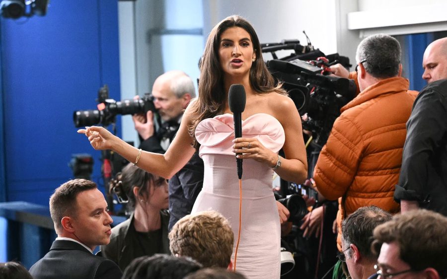 CNNs Kaitlan Collins Seemingly Responds to Donald Trump Insult at WHCD CNNs Kaitlan Collins Seemingly Responds to Donald Trump Insult at WHCD