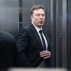 GettyImages-2273245544elonmuskbashingmedia.jpg