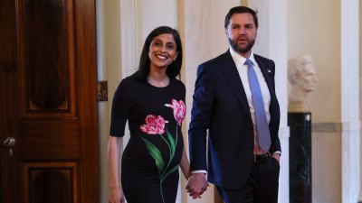 GettyImages-2274822286-jd-vance-usha-vance-family-photos