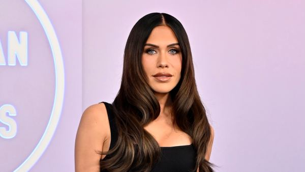 Jessi Draper Claps Back Over MomTok Post