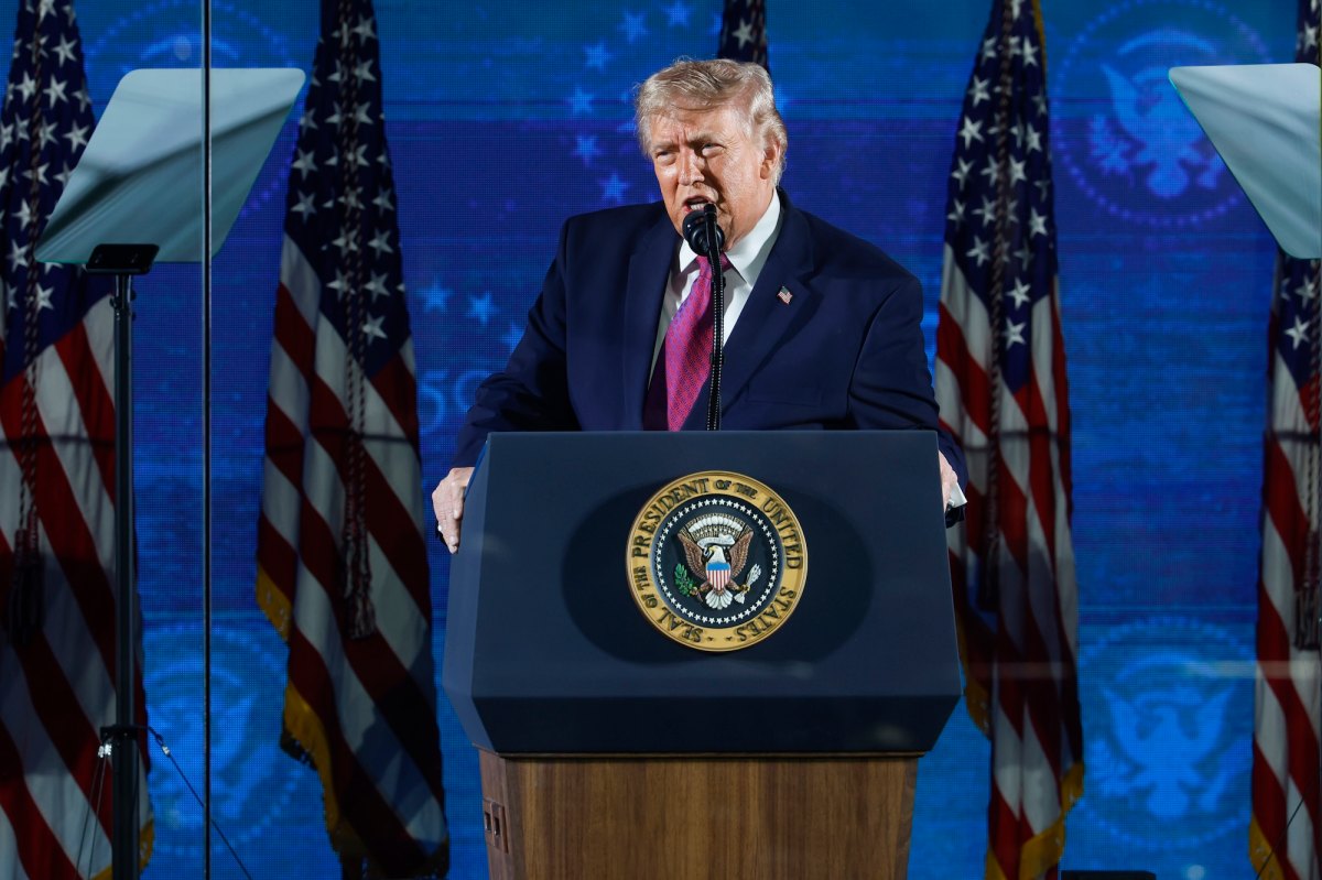 Trump Supports Controversial Braves Tomahawk Chop Trashes Mets at Rally