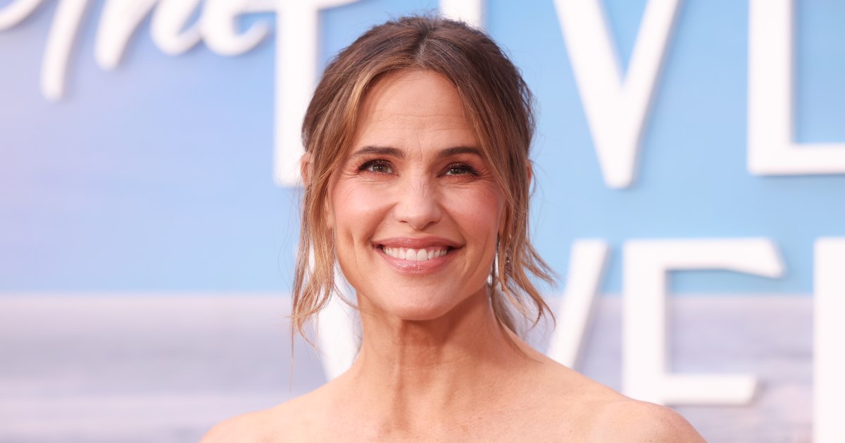 Jennifer Garner's Easy, Timeless Denim Style Is All We're Wearing From Summer to Fall