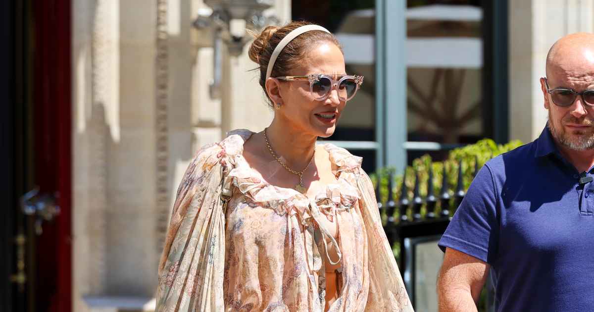 Jennifer Lopez's 0 Designer Blouse Looks Like Jennifer Lopez's 0 Designer Blouse Looks Like