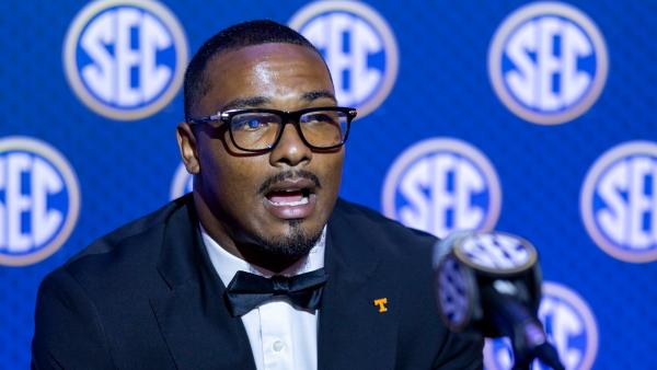 Tennessee Football Star Suspended 2 Games for Accepting 427 Airline Ticket