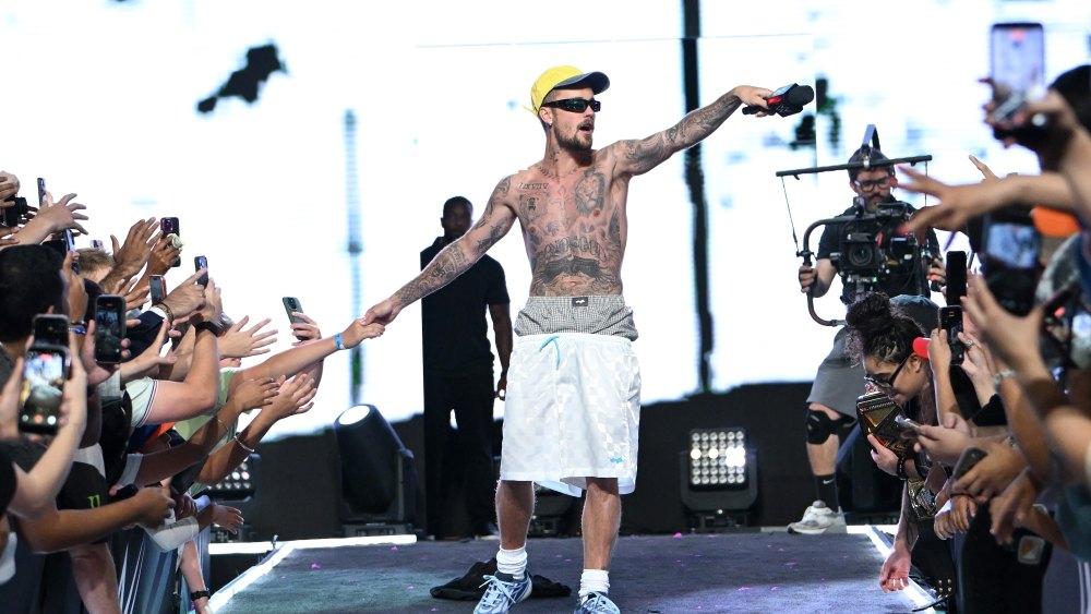Justin Bieber překvapil fanoušky v New Yorku: Nahý koncert na Fanatics Fest
