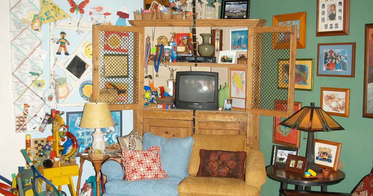 Thrift Store Finds Will Define the Next Wave of Living Room Design Thrift Store Finds Will Define the Next Wave of Living Room Design