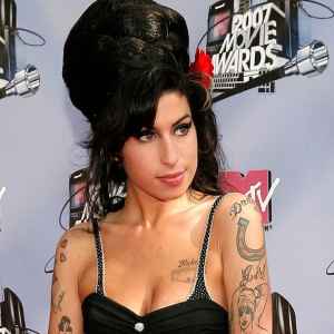 Amy Winehouse's Dad to Pay Over $1M to Singer's Friends in Auction Dispute