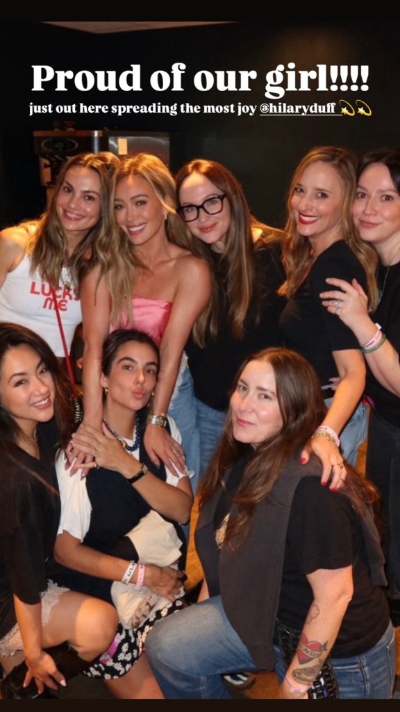 Hilary Duff Celeb Mom Group Attends Her Concert After Ashley Tisdale Drama Stage Moming So Hard Singer