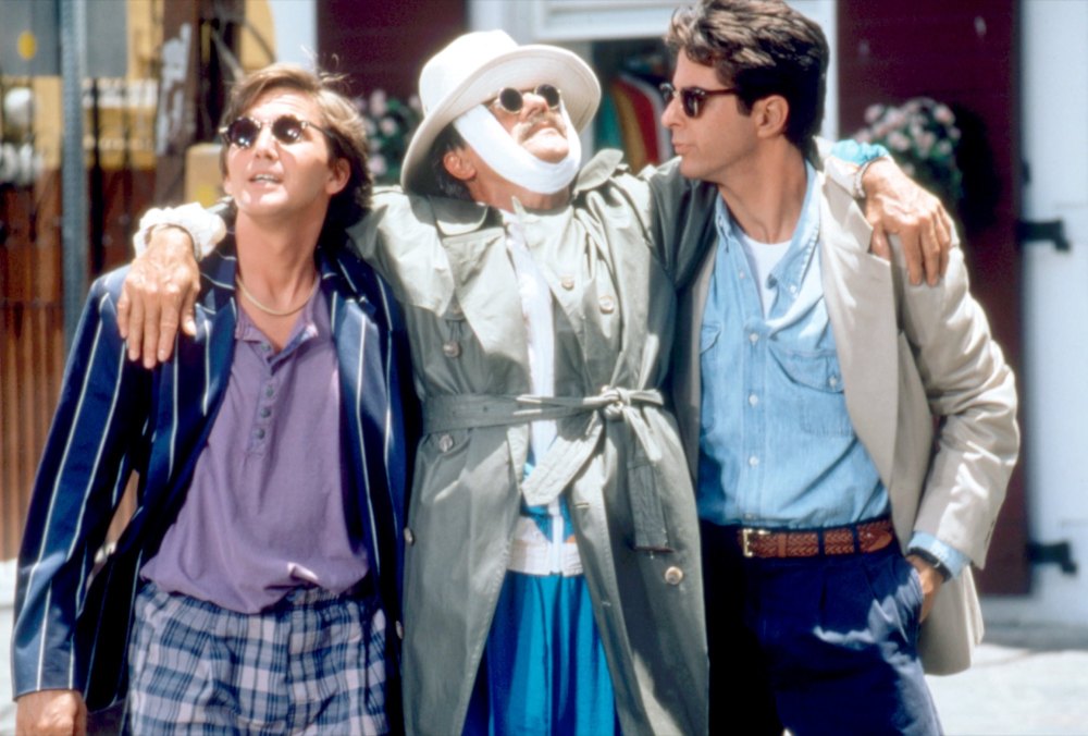 Lisa Rinna Compares Mitch McConnell to Weekend at Bernies Amid His Mysterious Hospitalization Movie