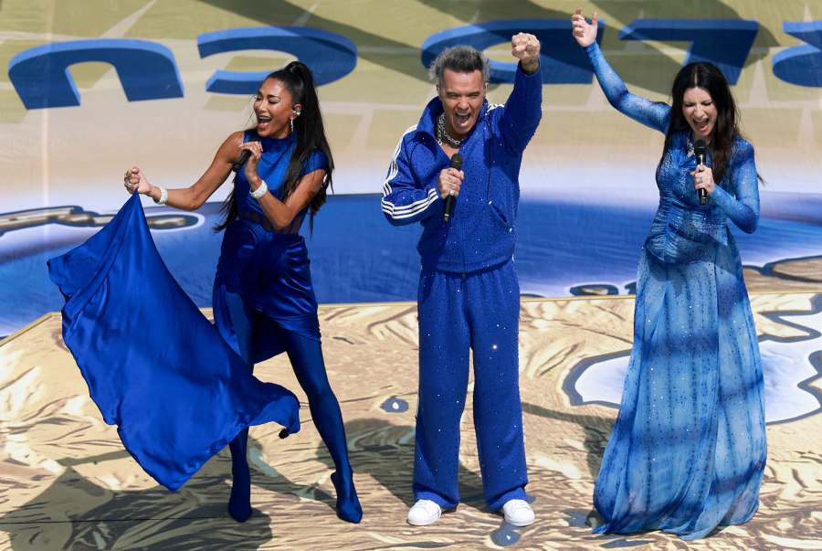 Nicole-Scherzinger-and-Robbie-Williams-and-Laura-Pausini-GettyImages-2286787435