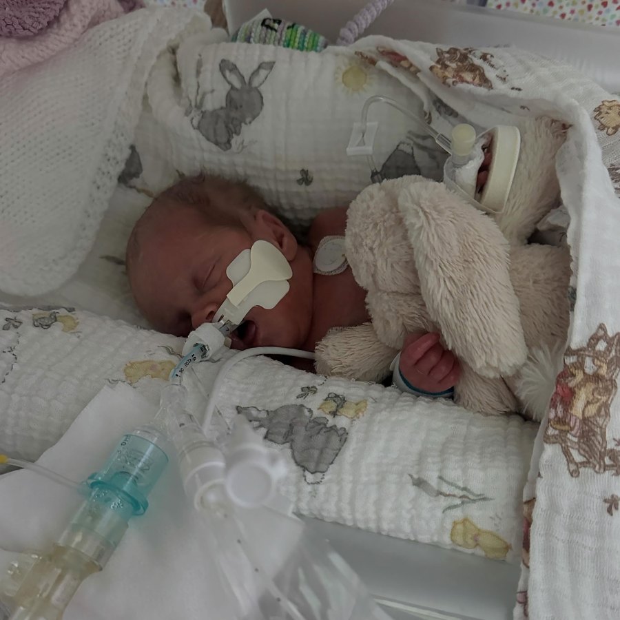 Paralympian Jessica-Jane Applegate Reveals Daughter Came Off Ventilator After Being Born at 23 Weeks