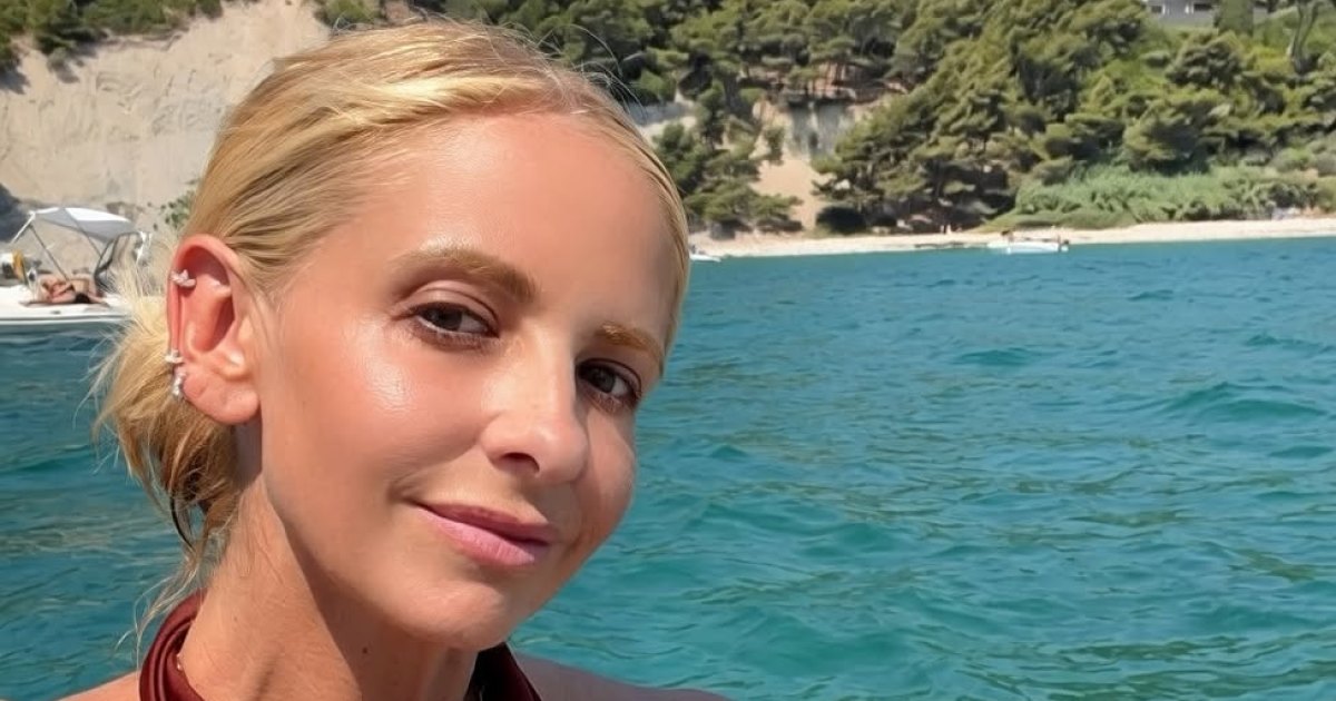 Sarah Michelle Gellar Shares Rare Bikini-Clad Photos Flaunting Her Abs During Saint-Tropez Getaway
