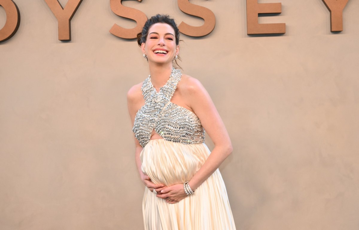 See Anne Hathaway Baby Bump Ahead of 3rd Child Feature