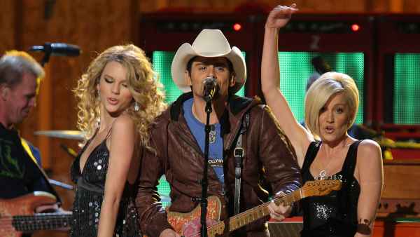 Taylor-Swift-and-Brad-Paisley-GettyImages-77794480