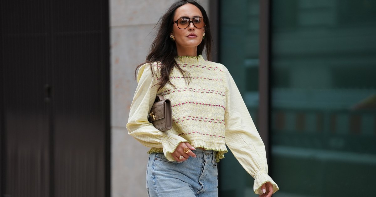 17 Flowy Tops That Hide Arm Jiggle Without Looking Oversized 17 Flowy Tops That Hide Arm Jiggle Without Looking Oversized