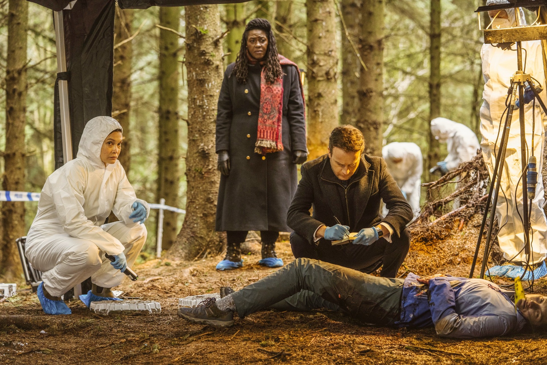 Sharon D. Clarke (second from left), Andrew Gower in Inspector Ellis season 1