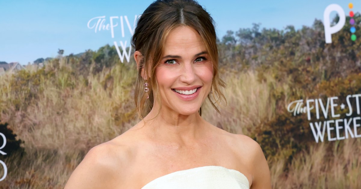Jennifer Garner’s Go-To ‘Everyday’ Sunscreen ‘Works Under Makeup’ — And It’s Only $21
