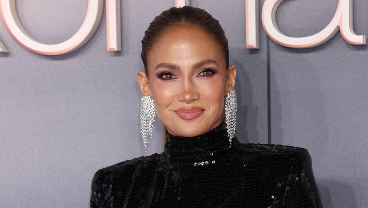 LONDON, ENGLAND - JUNE 03: Jennifer Lopez attends the "Office Romance" UK premiere at BFI Southbank on June 03, 2026 in London, England. (Photo by Neil Mockford/Getty Images)
