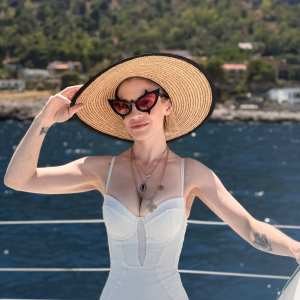 Kelly Osbourne Rocks Swimsuit After Calling Out Body-Shamers