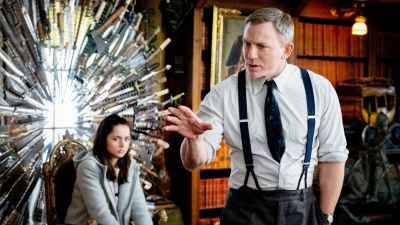 Ana de Armas, Daniel Craig in Knives Out