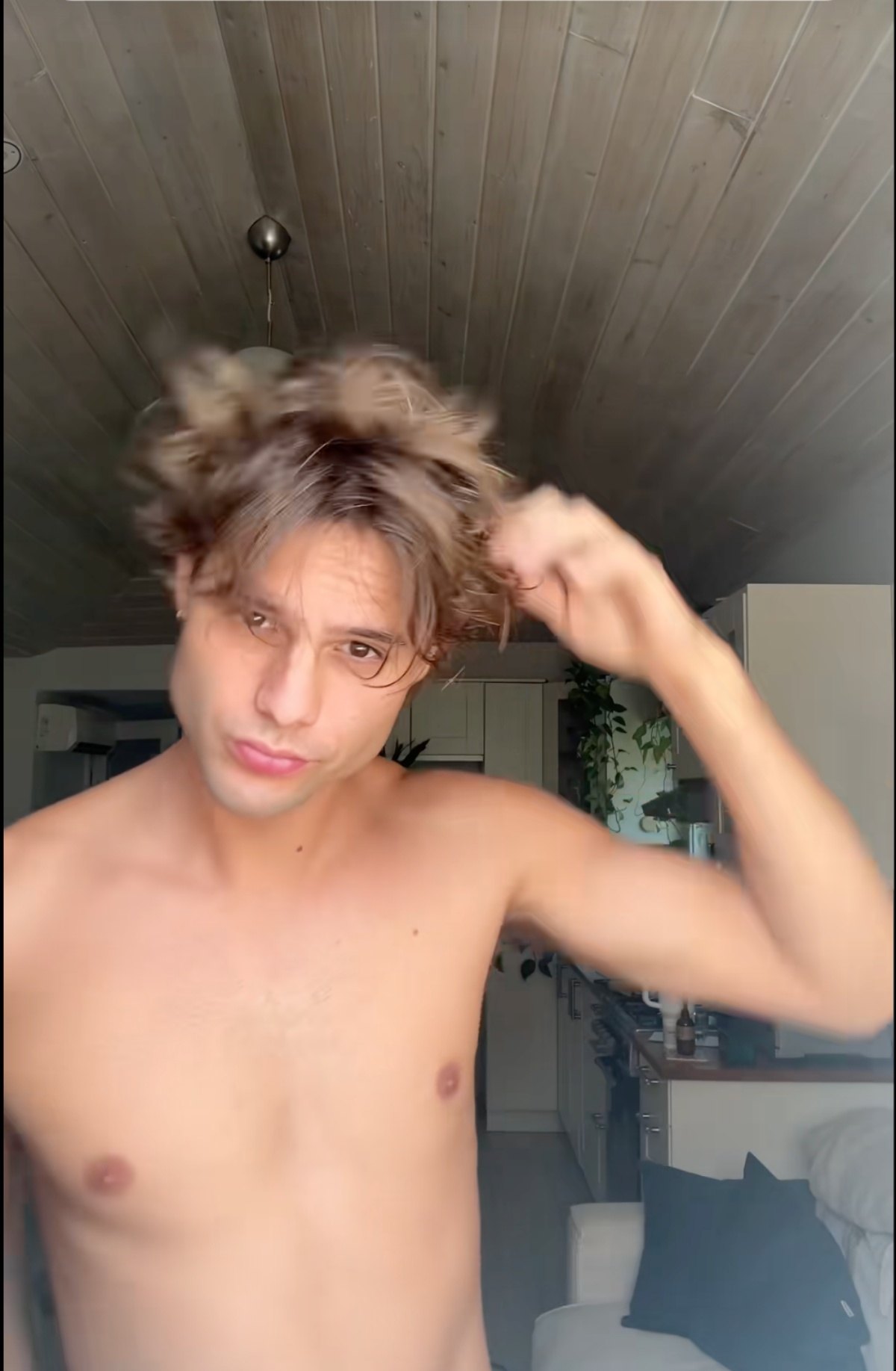 Lisa Rinna Cant Believe How Much Love Island Bryce Alakai Looks Like Harry Hamlin