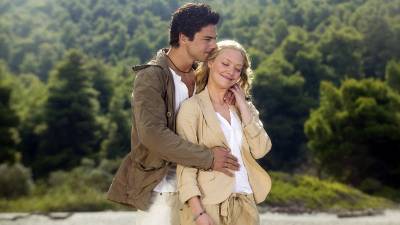 Dominic Cooper and Amanda Seyfried in Mamma Mia!