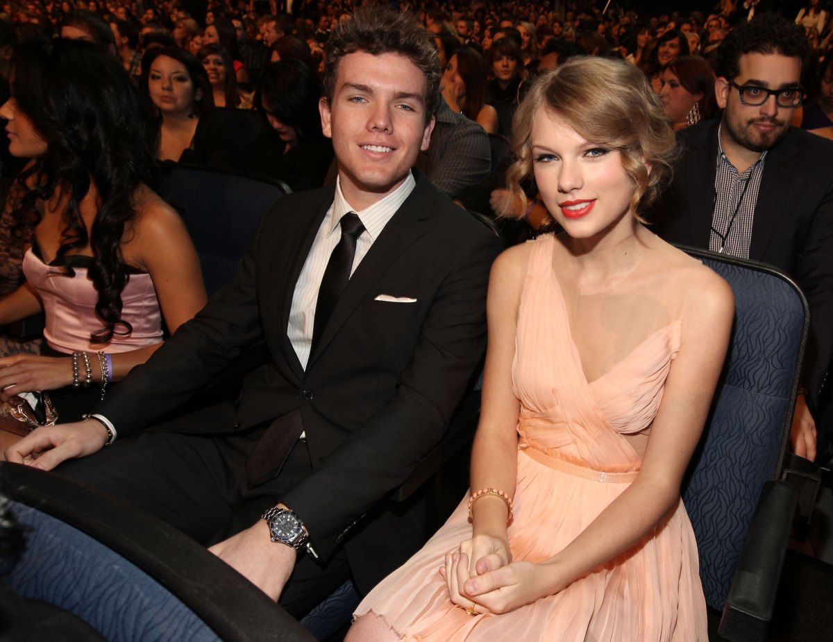 taylor-swift-and-austin-swift-GettyImages-107898250