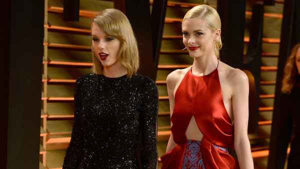 taylor-swift-and-jaime-king-GettyImages-476412227